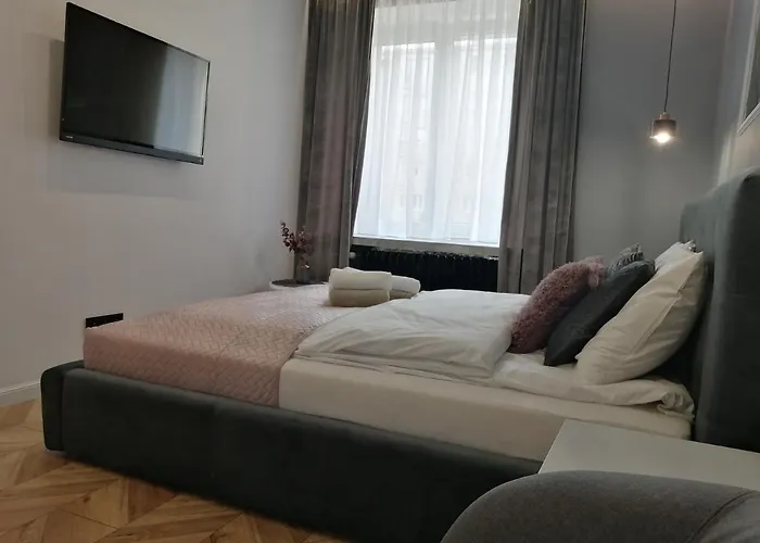 Lucy - Scisle Centrum Czestochowy Ченстохова